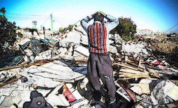 ۶۰ درصد زلزله‌زدگان هنوز در چادر زندگی می‌کنند
