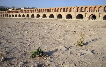 زاینده‌رود باید زنده بماند