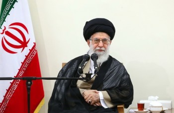 رهبر انقلاب: اقتصاد باید اولویت همه اعضا و بخشهای دولت باشد