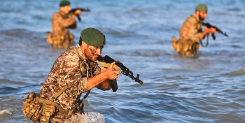 اجرای مرحله نهایی رزمایش تهاجمی و آب خاکی سپاه در خلیج فارس