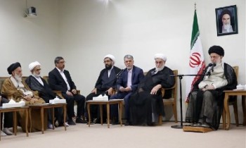 رهبر انقلاب: تجلیل از بزرگان دین برای ایران لازم است