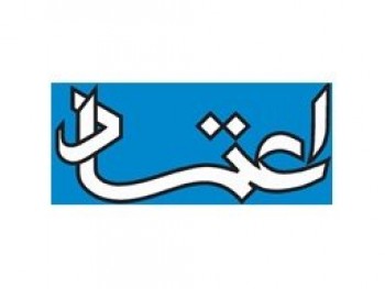 تجمع لباس شخصی‌ها برای تعطیل کردن روزنامه اعتماد