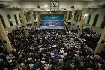 رهبر انقلاب: امنیت شغلی و معیشت کارگران دو وظیفه مهم مسئولان است