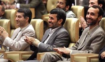 احمدی‌نژاد: هر آنچه در توان دارم برای تایید صلاحیت بقایی انجام می‌دهم
