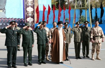 رهبر انقلاب: امکانات و قدرت دفاعی ایران قابل مذاکره و چانه‌زنی نیست
