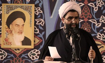 یک خطیب جمعه در ایران از سیگار کشیدن خانم ها انتقاد کرد