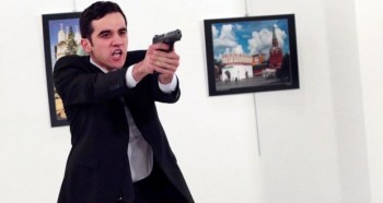 پلیس ترکیه خواستار رمزگشایی آیفون قاتل سفیر روسیه در حادثهی آنکارا پلیس ترکیه خواستار رمزگشایی آیفون قاتل سفیر روسیه در حادثهی آنکارا
