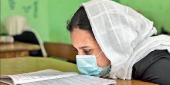 دانشجویان دختر ملزم به استفاده از چادر مشکی و برقع شدند