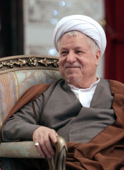 آیت الله هاشمی: هيچ قدرتي نمي‌تواند حق قانوني مردم ايران را سلب کند