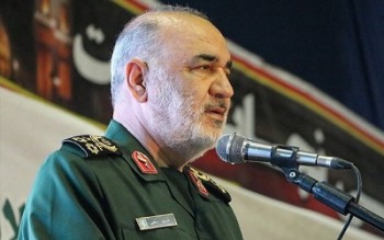 همه هدف دشمنان گسترش فقر است