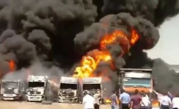 شش تریلی حامل سوخت در کرمانشاه آتش گرفت