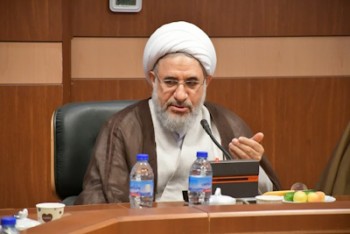 کار اصلی حوزه علمیه دخالت در سیاست است کار اصلی حوزه علمیه دخالت در سیاست است