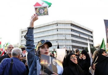بانوان بدحجاب مشارکت کننده در راهپیمایی های ملی متفاوت اند