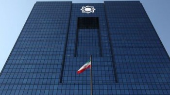 بانک مرکزی از فضاسازی‌های کاذب در قیمت ارز جلوگیری کند