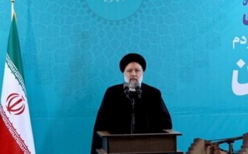 به برکت انقلاب مردم آزادی دارند