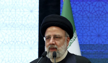 خواص از جامعه در برابر تهاجم فرهنگی محافظت کنند