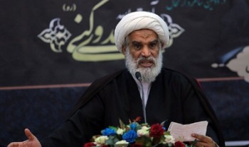 پدر و جد هویدا در تخریب قبرستان بقیع نقش داشتند