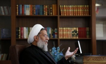 مومن در برابر مشکلات معیشتی صبور است