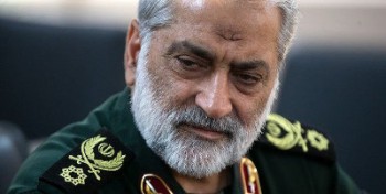 آن ها که به سرباز سیلی می زنند نماینده واقعی مردم نیستند