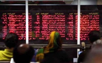 تعدادی از سهام‌داران معترض شرکت‌های بورس ایران تجمع کردند