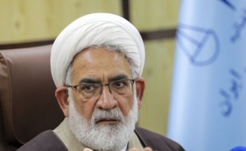 وظیفه داریم از آمران به معروف و ناهیان از منکر حمایت کنیم