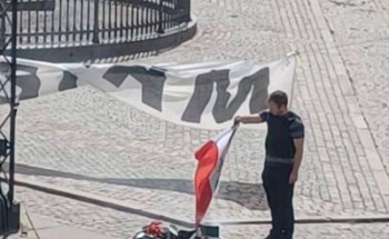 یک گروه افراطی در دانمارک قرآن را به آتش کشید