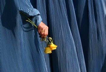  یکی از مصادیق خشونت علیه زنان، وضع قوانین تبعیض‌آمیز است