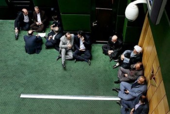 نمایندگان تنها برای سه دوره متوالی می توانند نامزد انتخابات شوند
