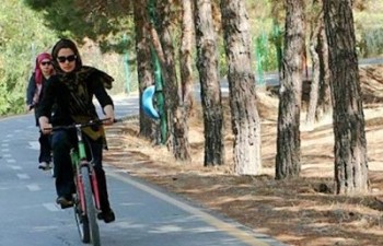 دوچرخه سواری بانوان در مشهد ممنوع شد
