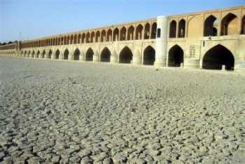 تنها تا سال ۱۴۰۹ فرصت برای نجات اصفهان وجود دارد