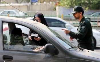 دادستانی به پلیس دستور داد قاطعانه با کشف حجاب برخورد کند