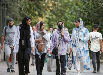 درخواست کردیم فعلاً قانون حجاب ابلاغ نشود
