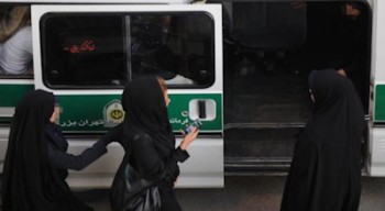 برخورد با پوشش‌ نامتعارف دستور رئیسی، وزیر کشور و قوه قضاییه است