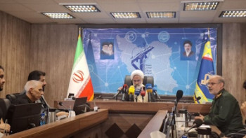 از خونخواهی رهبر شهید کوتاه نمیآییم از خونخواهی رهبر شهید کوتاه نمیآییم