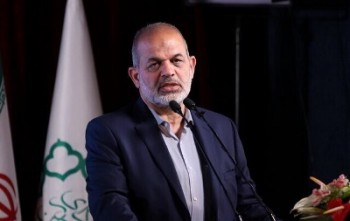 دشمن با پخش پولهای گزاف برخی از جوانان را فریب داد دشمن با پخش پولهای گزاف برخی از جوانان را فریب داد