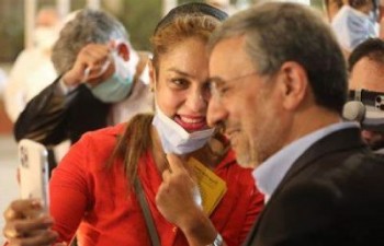 احمدی نژاد تنها با رأفت نظام اسلامی آزاد است