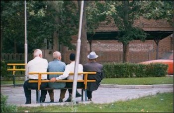 روزنامه کیهان با افزایش حقوق بازنشستگان مخالفت کرد