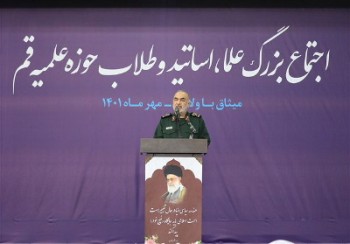 تمام قدرت آمریکا آتش زدن چند سطل زباله در خیابان است