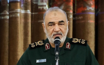 با بزرگترین قدرت‌های جهان پنجه در پنجه‌ایم 