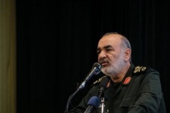 فرمانده سپاه خواستار احیای پایگاه های بسیج در ایران شد
