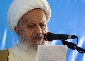 مکارم شیرازی با حضور زنان در ورزشگاه ها مخالفت کرد