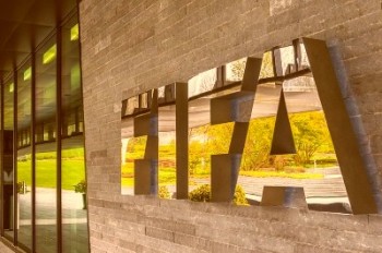 سفر مسئولین فیفا به ایران ارتباط مستقیمی با خودسوزی سحر ندارد