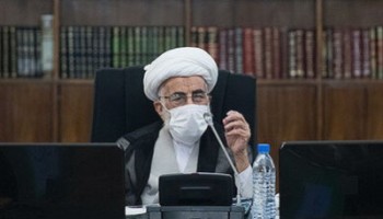 مردم پای ارزش‌های انقلاب ایستاده‌اند