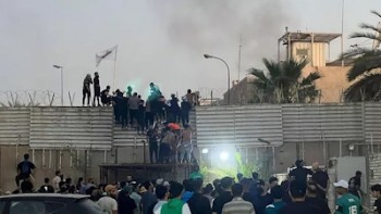 جریان صدر سفارت سوئد را به آتش کشید