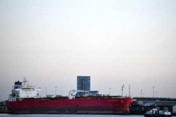 انگلیس مدعی حمله به کشتی تجاری اسرائیل در خلیج عمان شد