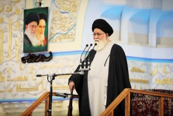 تنگدستی نباید عامل دست کشیدن از انقلاب شود