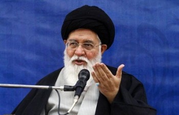 امروز فسق و فجور فضای جامعه ما در بر گرفته است