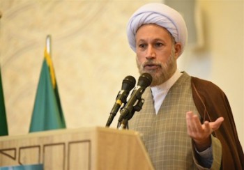 مسلمان باید بر خود واجب بداند که از نایب امام زمان تبعیت کند مسلمان باید بر خود واجب بداند که از نایب امام زمان تبعیت کند