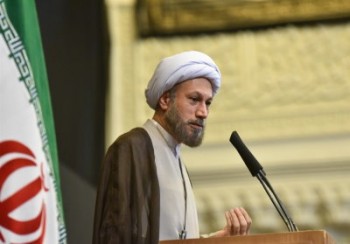 انسان نباید در تحلیل مسائل جلوتر یا عقب‌تر از ولی فقیه باشد