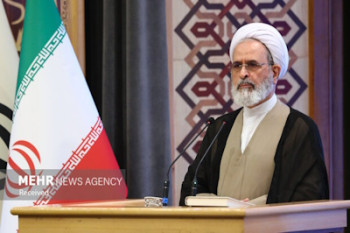 با امواج فشار فرهنگی روبه‌رو هستیم